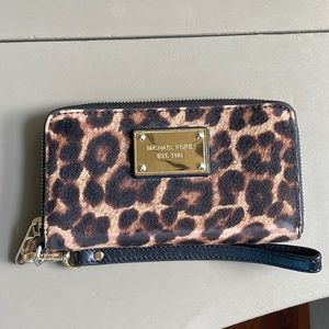 Michael Kors wristlet / wallet
